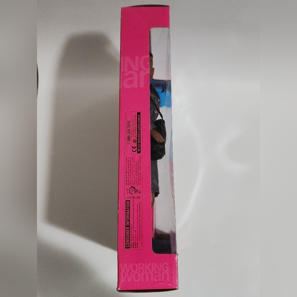 1999 Working Woman Barbie (Vintage Doll) 140 - Picture 2 of 14